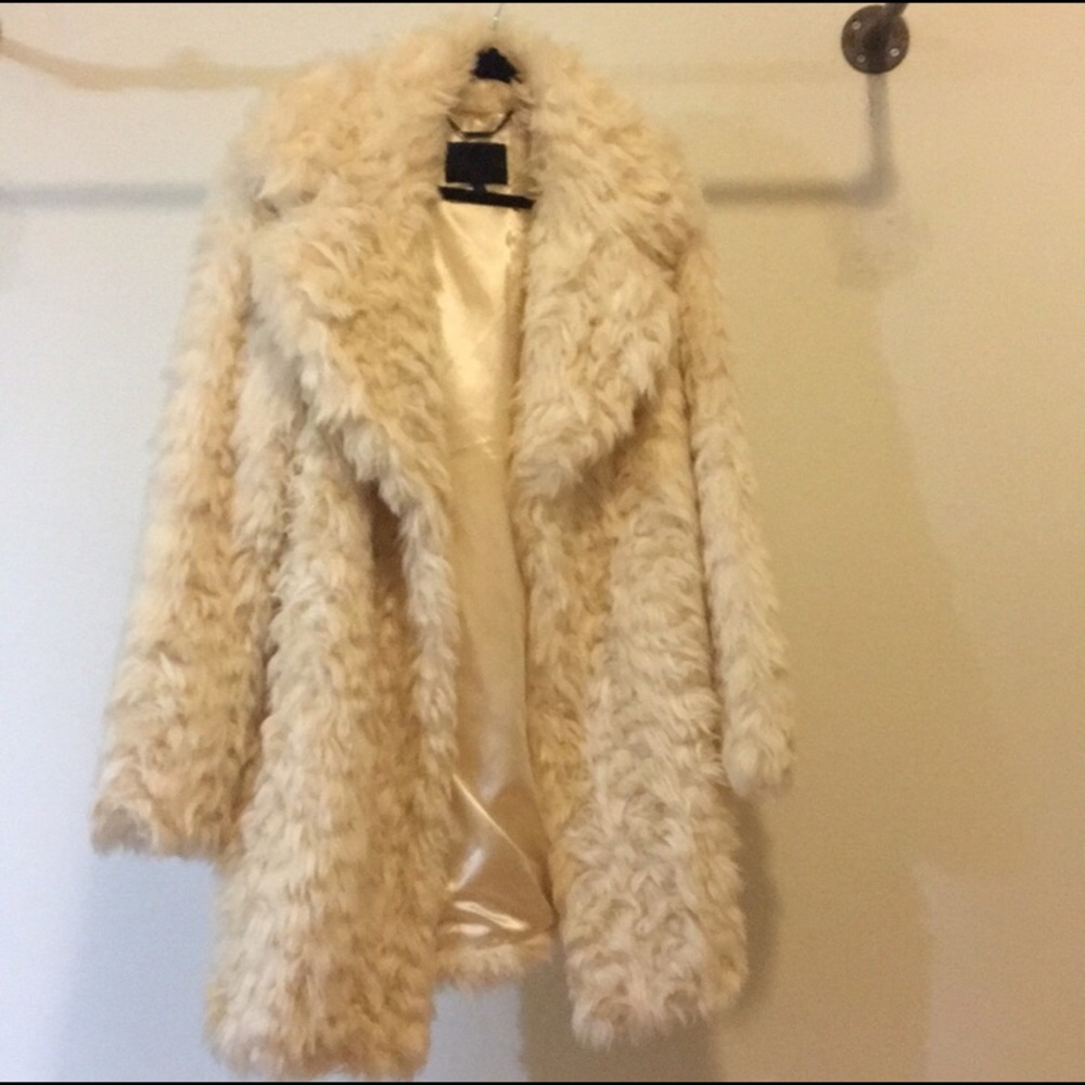 Kendall and Kylie fur coat
